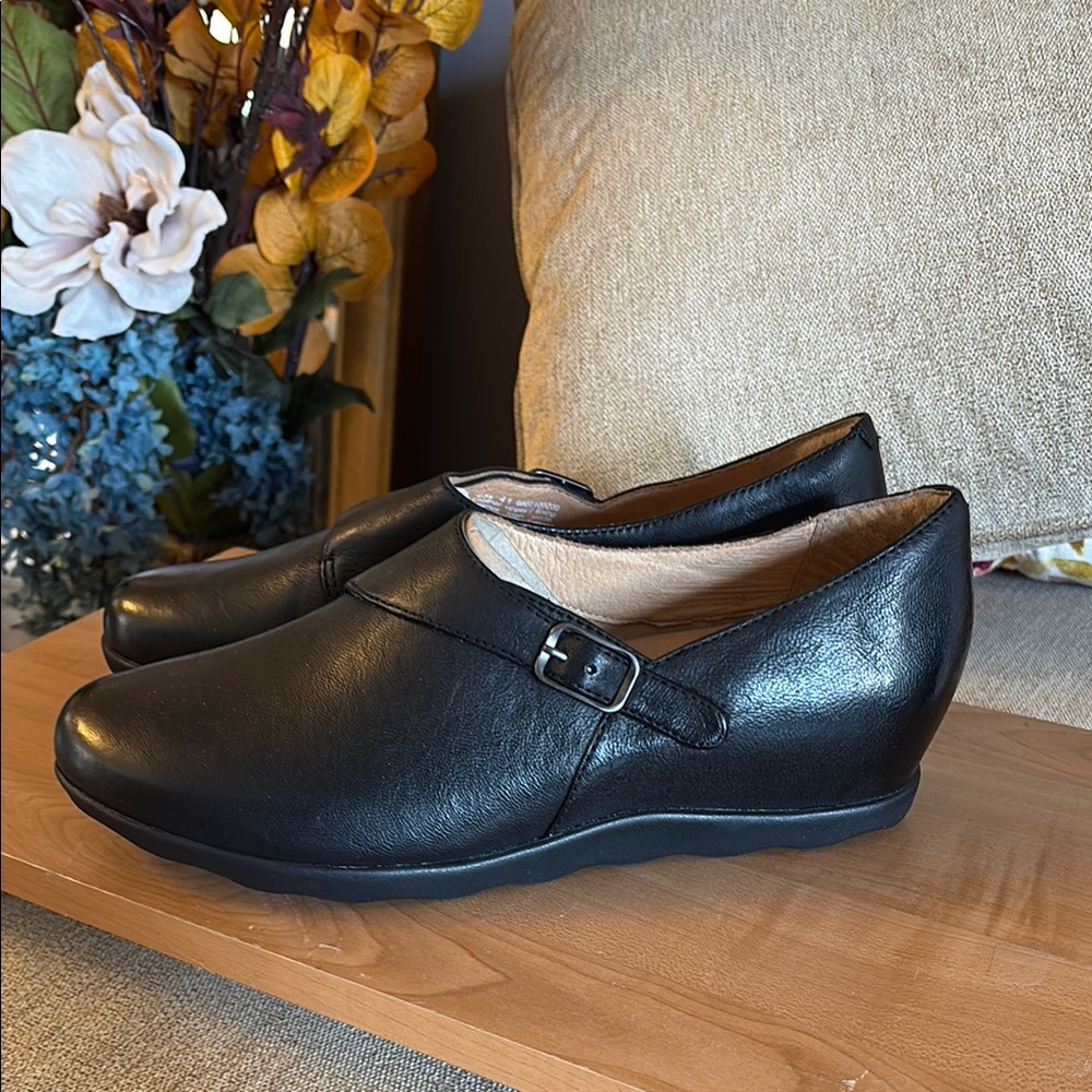 Dansko Marisa  Black Leather adjustable slip-on NEW NO BOX US SIZE 10 EU 41